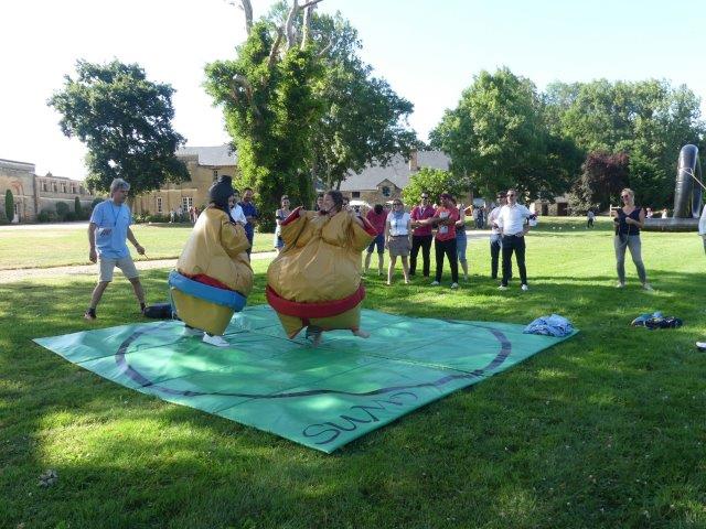 Une Garden party ou soirée événementielle réussie
