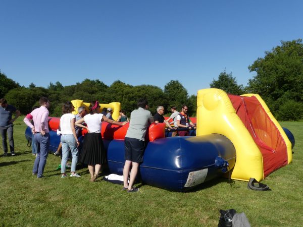 fun cohésion babyfoot humain olympiades séminaire entreprise teambuilding jeu