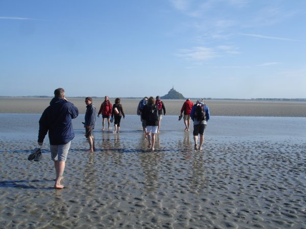 mont saint michel marée basse traversée a pied séminaire teambuilding