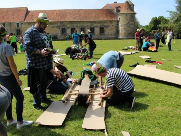 séminaire teambuilding construction en carton cohésion